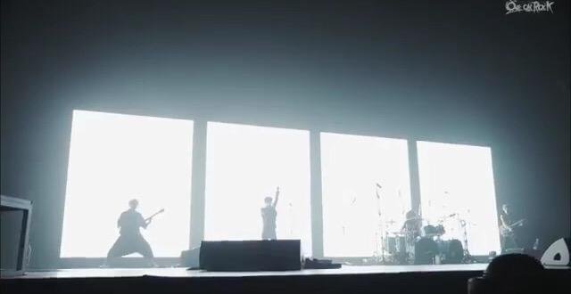 Gen_island's tweet photo. @pazu_official ONE OK ROCK「35xxxv JAPAN TOUR」のオープニング
アルバムラストを飾る荘厳なバラード「Fight the Night」のイントロが流れたとき。
ワンオクのライブでバラードから始まったのは後にも先にもまだなかったし、暴れる曲じゃないからこそ、そこで溜められまくった何かが、２曲目で爆発したの覚えてる🔥 https://t.co/ClT09SpKzV