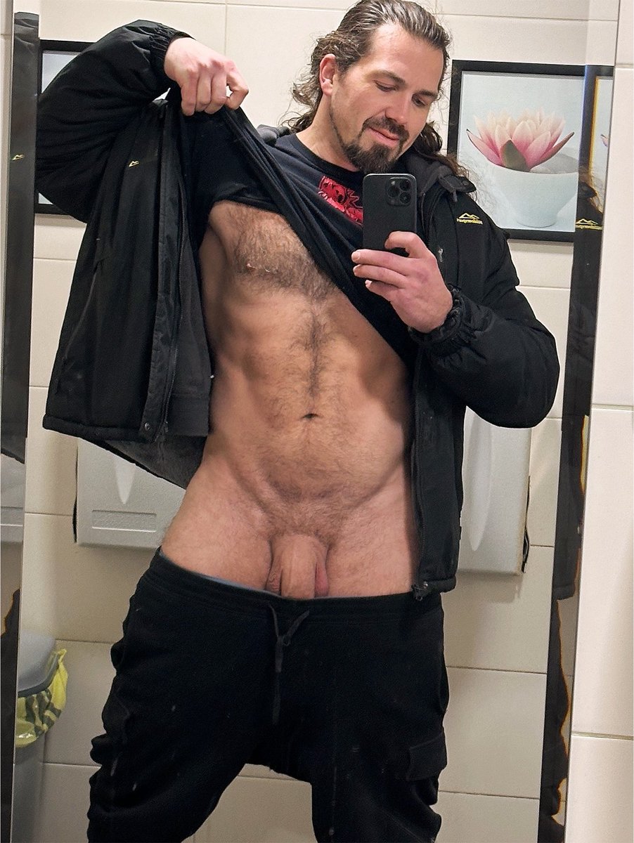 VikingWill85's tweet photo. Just got home. Who wants to do my laundry and suck my dick? https://t.co/EQ5PwNpjJG