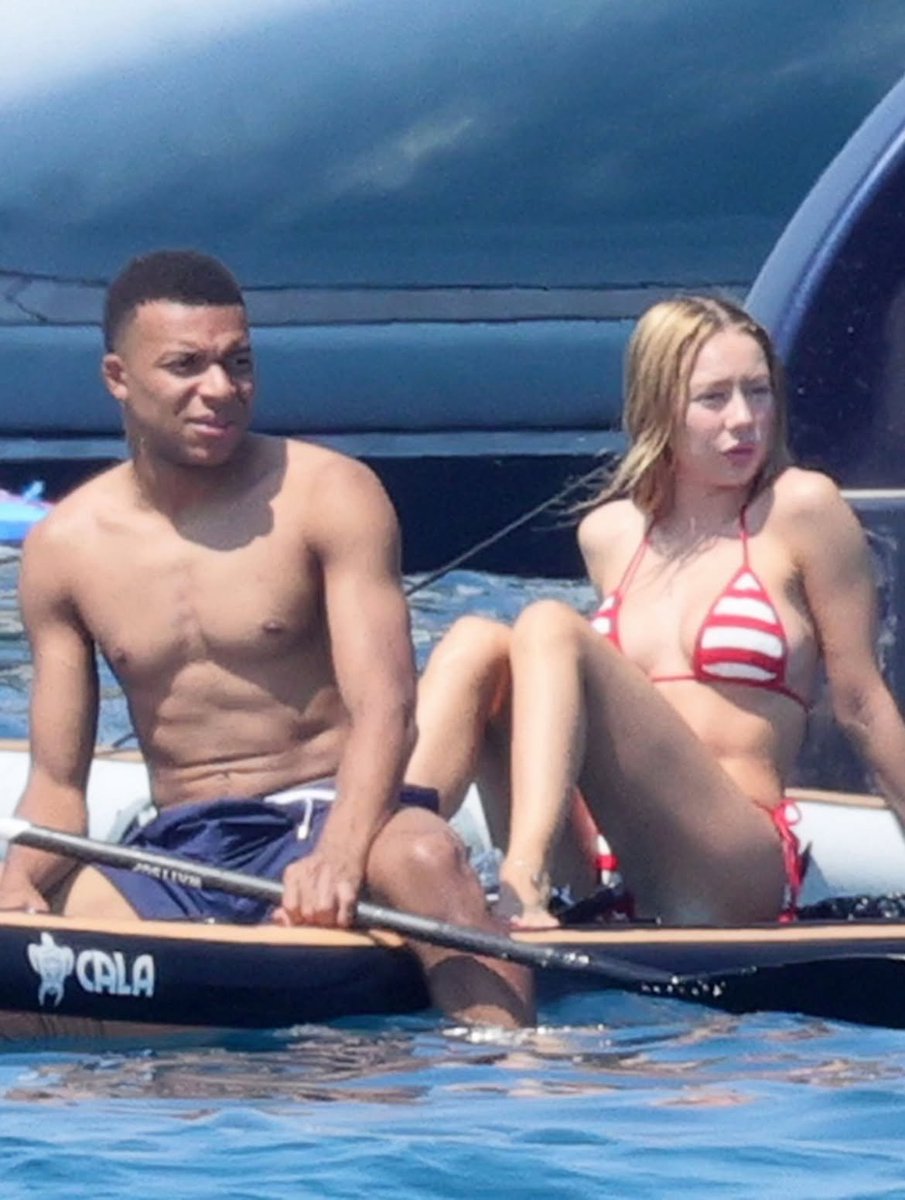 ofootball__'s tweet photo. Kylian Mbappé and Ester Expósito spotted together in Porto Cervo, Italy. 🇮🇹 https://t.co/6K6FrRstpR