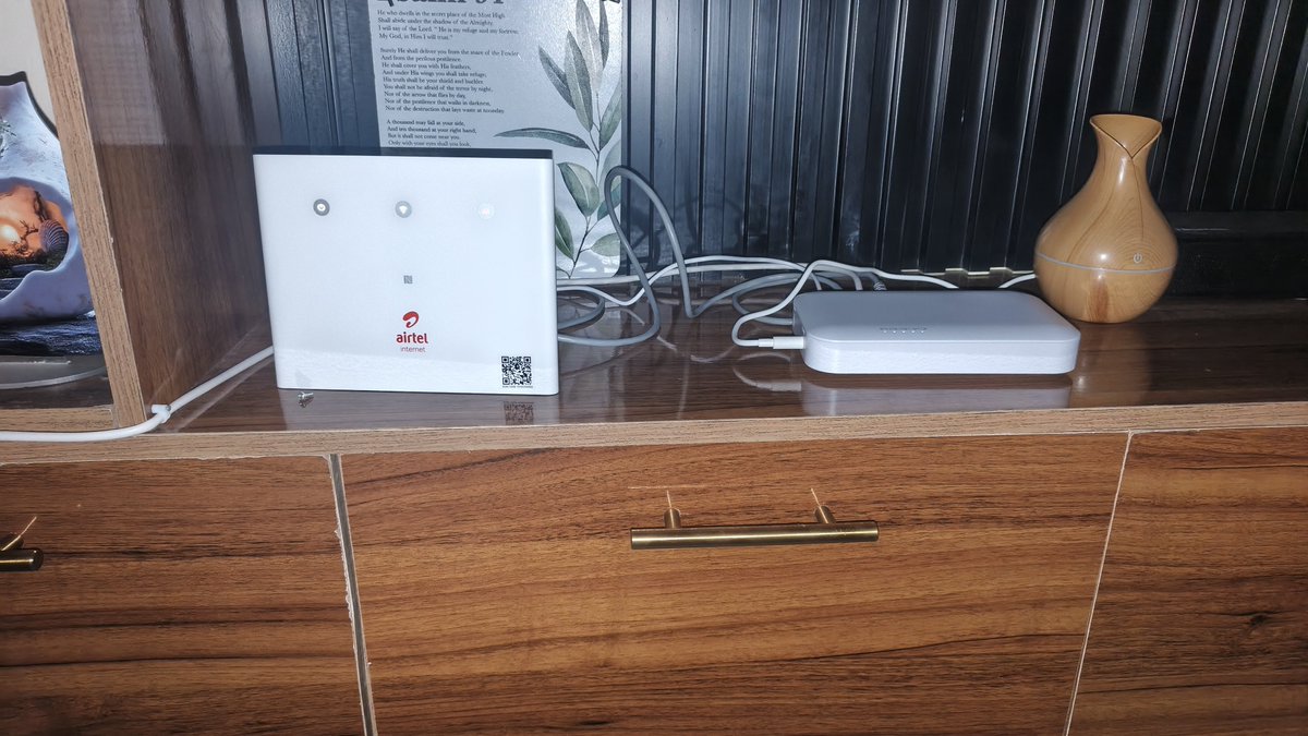 abrahamomojowo's tweet photo. @AirtelNigeria @Airtel_Presence The indoor receiver 

@Gistloversblog1 @originalproflle @GistLovers https://t.co/A708Ygqq1c
