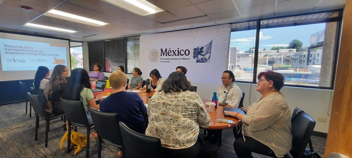 ConsulMexDen's tweet photo. En la #SALE fortalecimos la coordinación con agencias y organizaciones aliadas para reforzar la atención integral a mujeres en situación de violencia. 🤝🇲🇽
#ViolenciaDeGénero #VAIM #ProtecciónConsular 
@pavel_mc https://t.co/BESfR058Si