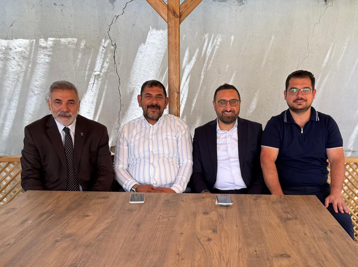 akpartielazig_'s tweet photo. Teşkilat Başkan Yardımcımız Sayın Naim Doğan’ın koordinesinde; Sosyal Politikalar Başkanımız Sayın Nurullah Yıldız ve Yönetim Kurulu Üyemiz Sayın Uğur Yegen, vefa ziyaretleri kapsamında önceki dönem teşkilat mensuplarımızdan Sayın Haydar Evliyaoğlu, Sayın Hasan Üstündağ, Sayın Hakan Eyüpoğlu, Sayın Serkan Şan, Sayın Nurullah Bayrak ve Sayın Orhan Ateş’i ziyaret etti. 

Ziyaretlerde teşkilatımızın geçmişten bugüne taşıdığı birlik ve beraberlik anlayışı vurgulanarak istişarelerde bulunuldu. Katkı ve emekleri dolayısıyla kendilerine teşekkür ediyoruz. 

@Akparti 
@abuyukgumus