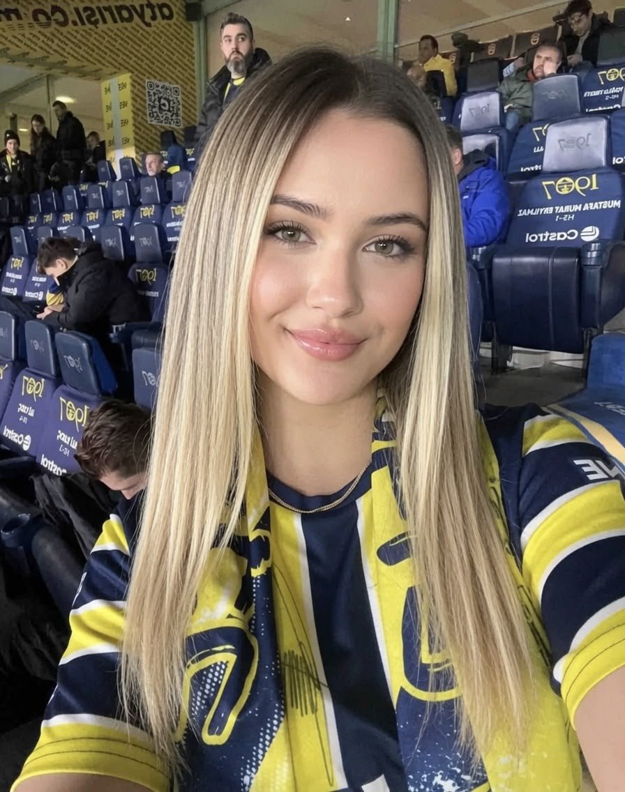 cerencanimyaa's tweet photo. En büyük Fenerbahçe. 💛💜 https://t.co/2XJhvtHap7