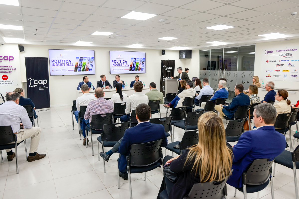 MIC_PY's tweet photo. El #MIC presentó ante la Cámara de Anunciantes del Paraguay los lineamientos de la nueva política de zonificación industrial: territorios con uso de suelo definido para dar previsibilidad a las inversiones y ordenar la planificación de infraestructura 🏭
🔗 Nota completa: https://t.co/utgLRg7MZJ
#GobiernoDelParaguay