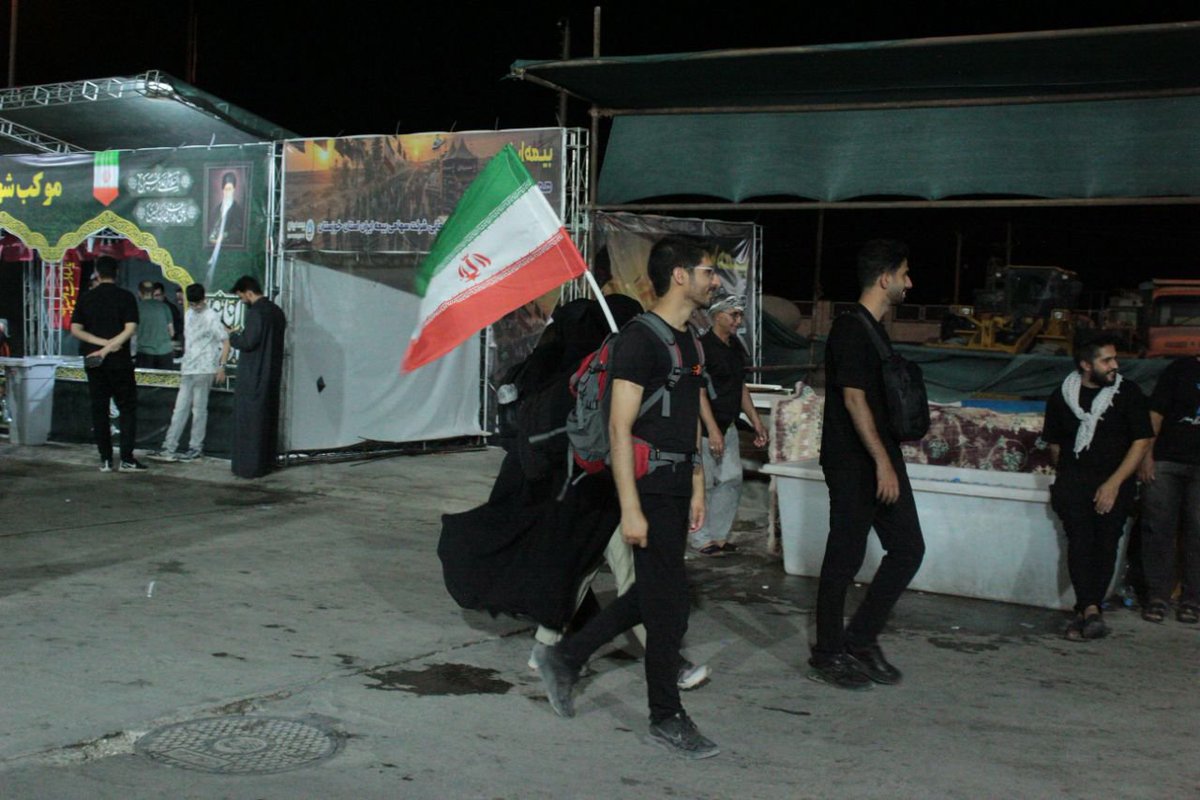 irandokh_t's tweet photo. پرچم ایران بر دوش، عشق حسین(ع) در دل؛ اینجا چذابه، آغاز #اربعین_حماسی است. این راه را نه مرزها متوقف می‌کنند و نه تهدیدها؛ مقصد، کربلاست. 
#یا_لثارات_الحسین https://t.co/LTWIvw78zW