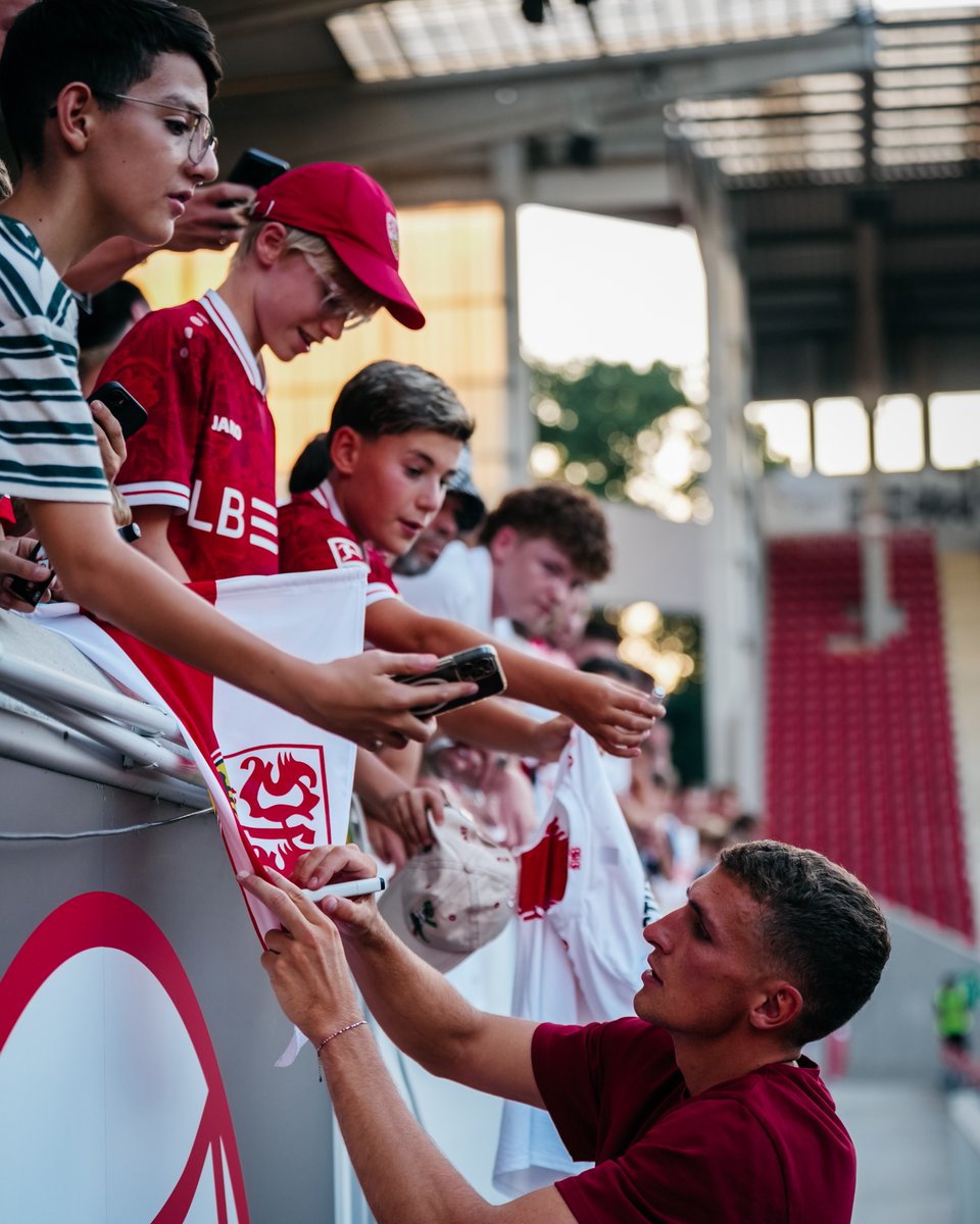 VfB_int's tweet photo. After the 8-1 win vs. Kickers Offenbach, our players and head coach Sebastian Hoeneß took time for the fans. ✍️🤍❤️
#VfB | #OFCVfB | ⏱️46' 1-8 https://t.co/rUlB4HJoXu