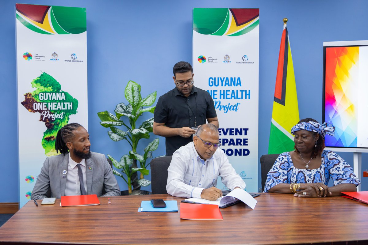 PAHOCaribbean's tweet photo. 🇬🇾 Guyana, PAHO/WHO, and the World Bank have partnered under the Pandemic Fund Project Agreement to advance #OneHealth and strengthen health security through improved surveillance, laboratory capacity, emergency preparedness, and community engagement.

 #PAHO #WorldBank #Guyana https://t.co/2ELhR4sI0H
