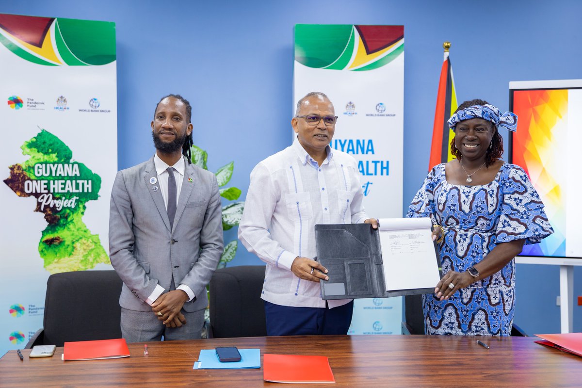 PAHOCaribbean's tweet photo. 🇬🇾 Guyana, PAHO/WHO, and the World Bank have partnered under the Pandemic Fund Project Agreement to advance #OneHealth and strengthen health security through improved surveillance, laboratory capacity, emergency preparedness, and community engagement.

 #PAHO #WorldBank #Guyana https://t.co/2ELhR4sI0H