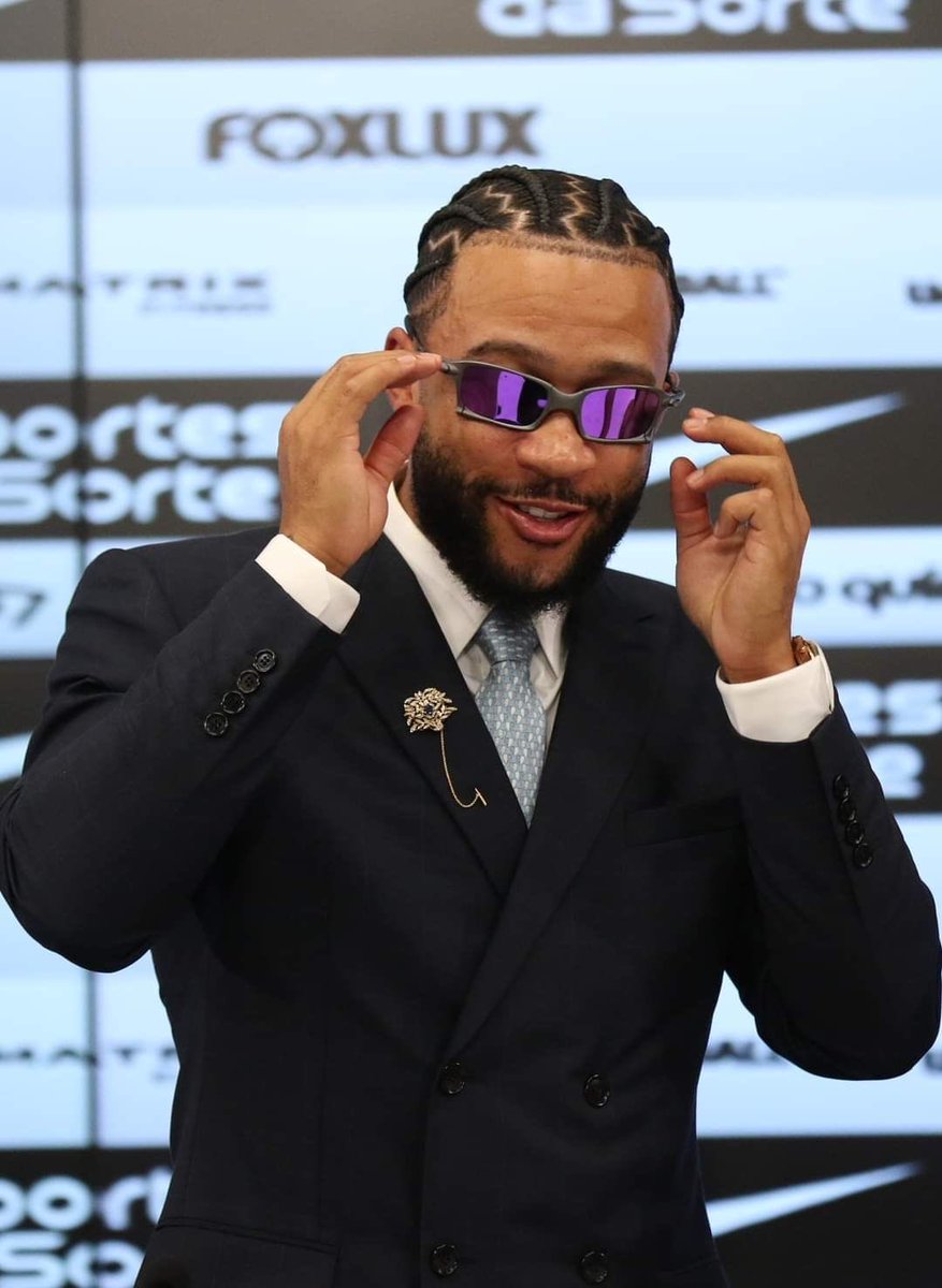 loucosdobandoo's tweet photo. 🚨Memphis deve trocar de endereço em São Paulo em breve!

Segundo rumores, Memphis Depay não pretende voltar a morar em hotel de luxo caso renove com o Corinthians.

O atacante inclusive já estaria procurando uma residência fixa em bairros nobres da capital paulista.

📸 Reprodução/Divulgação