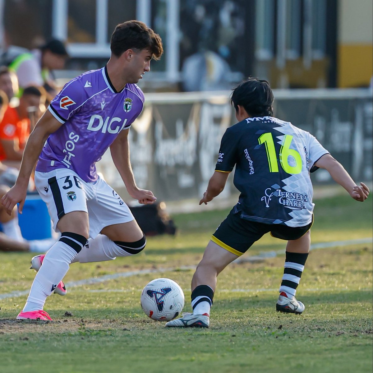Burgoleros_TV's tweet photo. 🏁 FINAL EN EL REINA SOFÍA

💪🏻 Victoria del @Burgos_CF por 0-1 ante @UnionistasCF.
⚽ El gol de Javi Llabrés en el tramo final de partido dio la segunda victoria de la pretemporada al conjunto de Sergio Francisco.

#BCF https://t.co/vNDLyAkIiA