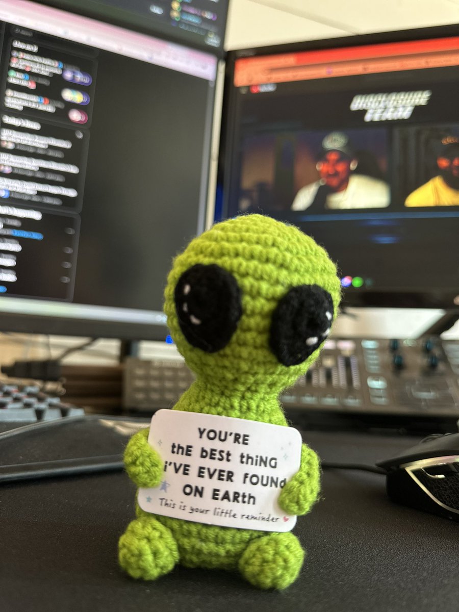 hiddenseraph's tweet photo. Your little reminder 💚🛸👽 https://t.co/Te6DyWUieV
