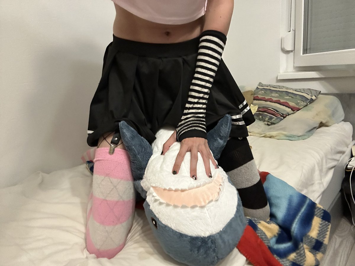 FemBYTEE's tweet photo. Took me a year but i got iiiiit 

Proud blahaj owner :3 

 #femboy #femboythighs #blahaj #cute #softboy https://t.co/iDo2ZfYLql