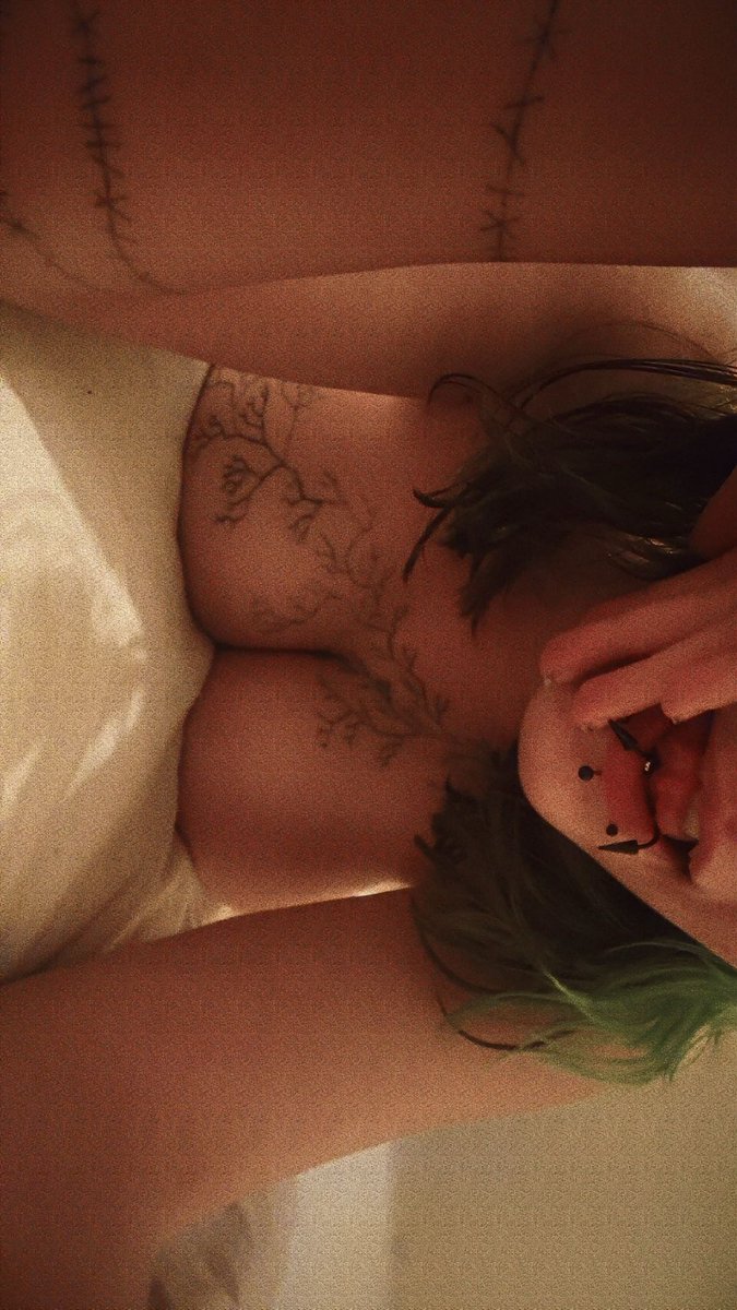 your_fav_goth's tweet photo. Send me money for a kiss 😘 https://t.co/adz5pU2oG6