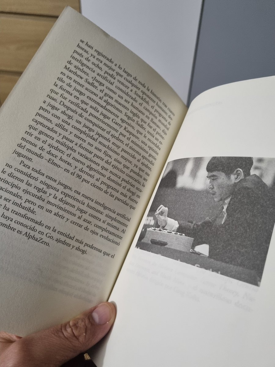 Santero's tweet photo. La sensación de sublemidad al terminar un libro, debiese tener más equivalencia en otras áreas del individualismo. https://t.co/RiFKIa9RVk