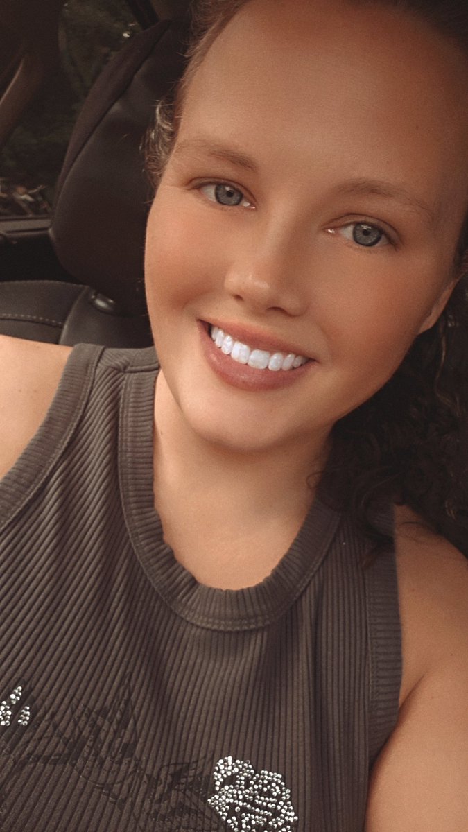 FireyNicole's tweet photo. Hello gorgeous people 😘 https://t.co/aSGzDCvD1e