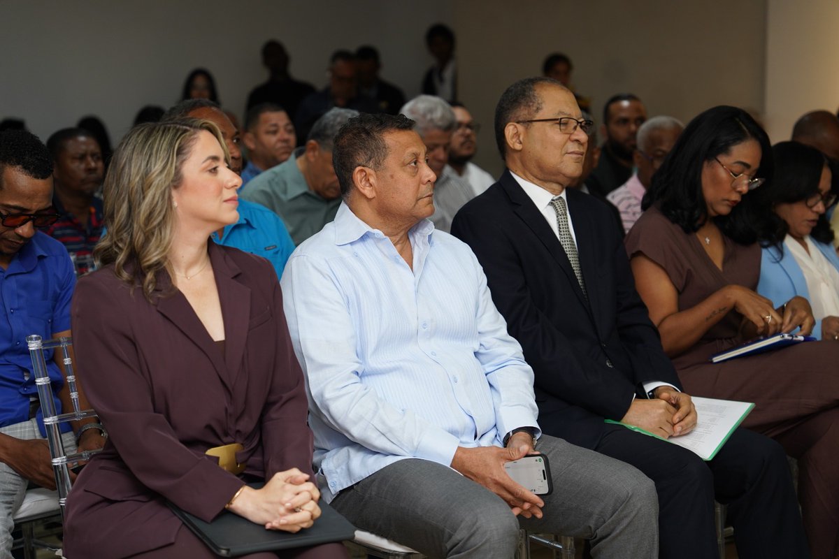 fedomurd's tweet photo. La Consulta Nacional para la Reducción de Riesgos de Violencia hacia las Mujeres, del @MMujerRD, incorpora a Fedomu para llevar el proceso de escucha a hombres de todo el país 🇩🇴

Meta: recoger las voces de 5,000 hombres para fortalecer políticas de prevención. https://t.co/8ydUFwGl9T