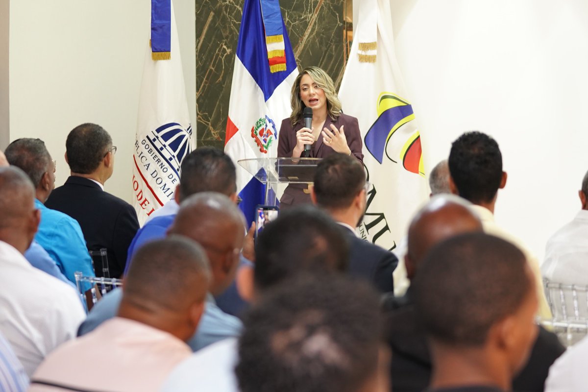 fedomurd's tweet photo. "La municipalidad es un espacio fundamental para impulsar ese diálogo y convertir esas voces en acciones concretas", dijo la ministra @GloriaReyesG. https://t.co/apylEzVUgD