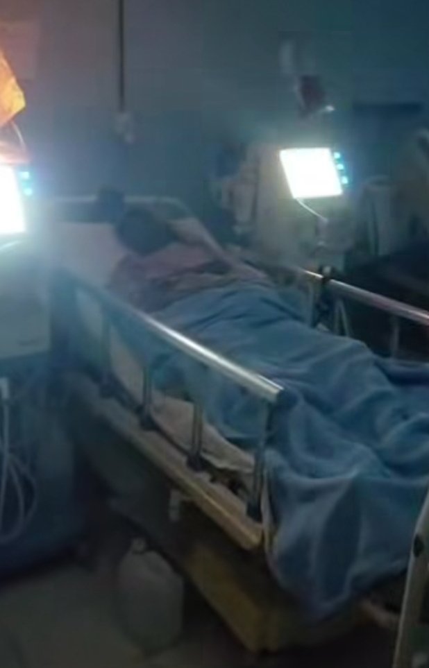 sholard_mancity's tweet photo. I just saw the video of the Garissa ICU during the blackout. 💔Watching life-saving machines literally shut down with ZERO backup power is haunting.
​How are human lives being treated as optional in 2026? Who is actually going to be held accountable for this? https://t.co/oBQKjf90rM
