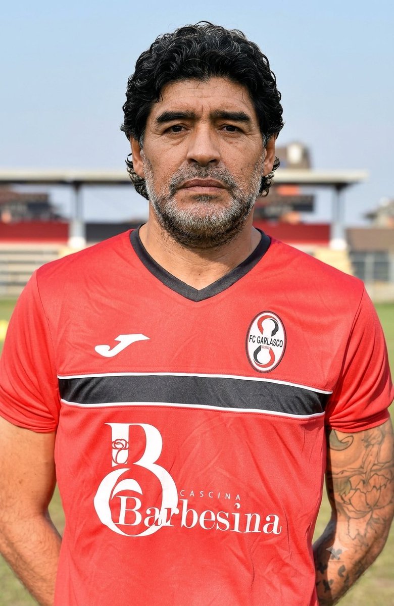 Raffaelefoxes's tweet photo. @NonsonoTosatto Se volessimo sfumare un po di più : 
Maradona al Garlasco ! https://t.co/qtvY8kLBjB