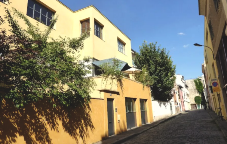 AuroreHolmes_G's tweet photo. Vivre à Paris dans le 14e arrondissement.
Le 14e arrondissement n'est pas seulement un arrondissement résidentiel : c'est un arrondissement avec une véritable âme.
On y trouve les villas cachées, les Catacombes, le parc Montsouris, les façades Art nouveau
https://t.co/DtOmhBGQjM https://t.co/G0enj9FJGD