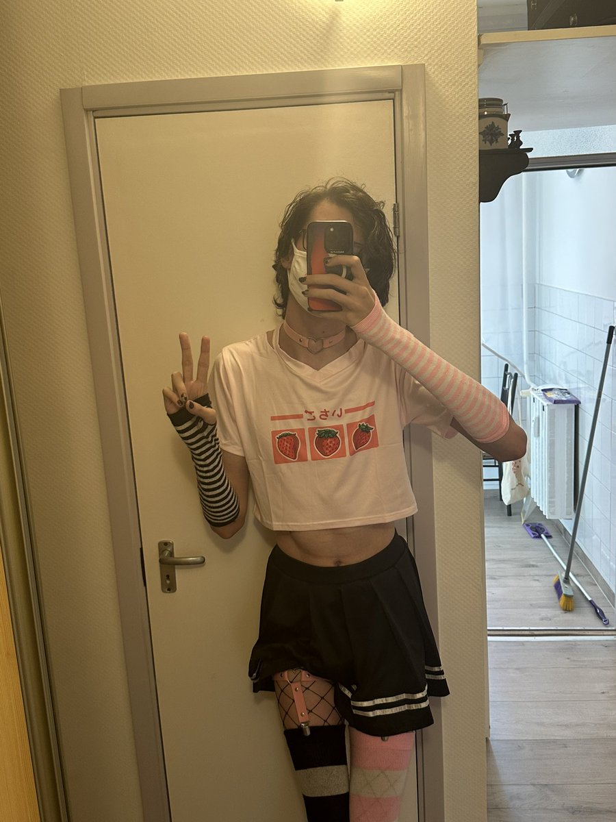 FemBYTEE's tweet photo. Loving this color mix and match :3 

#femboy #femboythighs #ootd #cute #softboy https://t.co/CsskHsabJQ