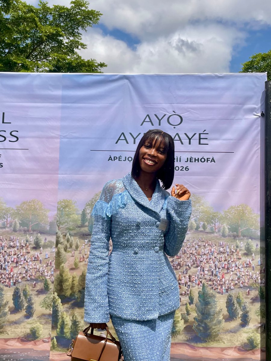 preciousomosola's tweet photo. Hi everyone💕

My name is Precious and The_Adenòsè is my little brand.

I’m a dressmaker who specializes in making sleek outfits from corporate to made-to-order and bespoke. 

Looking forward to connecting and working with some of you soon😊✨
#Fashion #OOTD #FashionDesigner https://t.co/o6ze1RSMV1
