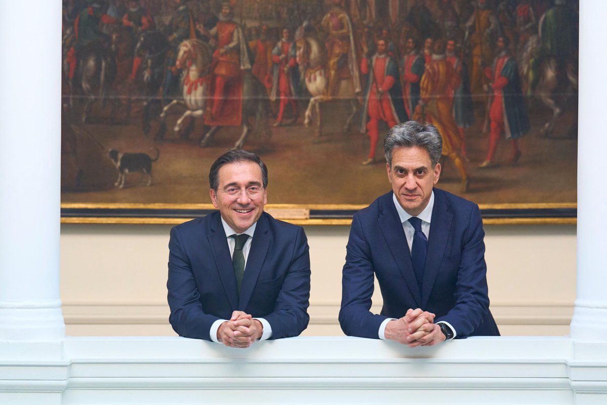 jmalbares's tweet photo. Las relaciones entre España y Reino Unido atraviesan su mejor momento. 

El Acuerdo respecto a Gibraltar y el derribo de la Verja son la prueba de que el diálogo, la cooperación y el multilateralismo mejoran la vida de nuestros ciudadanos. (1/3) https://t.co/c2IeAymB2i