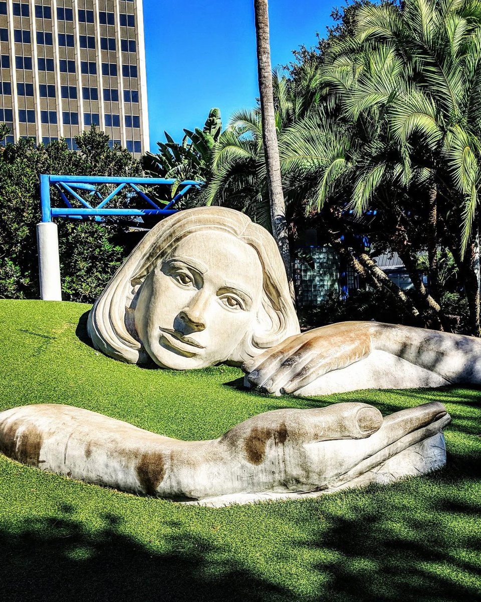 LakeEolaPark's tweet photo. A sculpture you don’t just see, you experience ✨📸

‘The Muse of Discovery’ by Meg White stretches 40 feet long, inviting visitors to explore &amp; become part of the art. Made from limestone, it’s a unique spot for creativity and great photos.

📍Rosalind Avenue at Lake Eola Park https://t.co/NYseTmUzmB