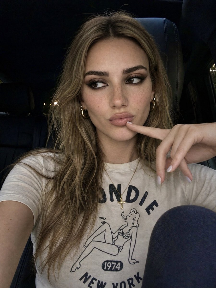 Chicky_Vicky_'s tweet photo. @imnatking Hii 😇👋🏻 https://t.co/63ZXsH8MPK