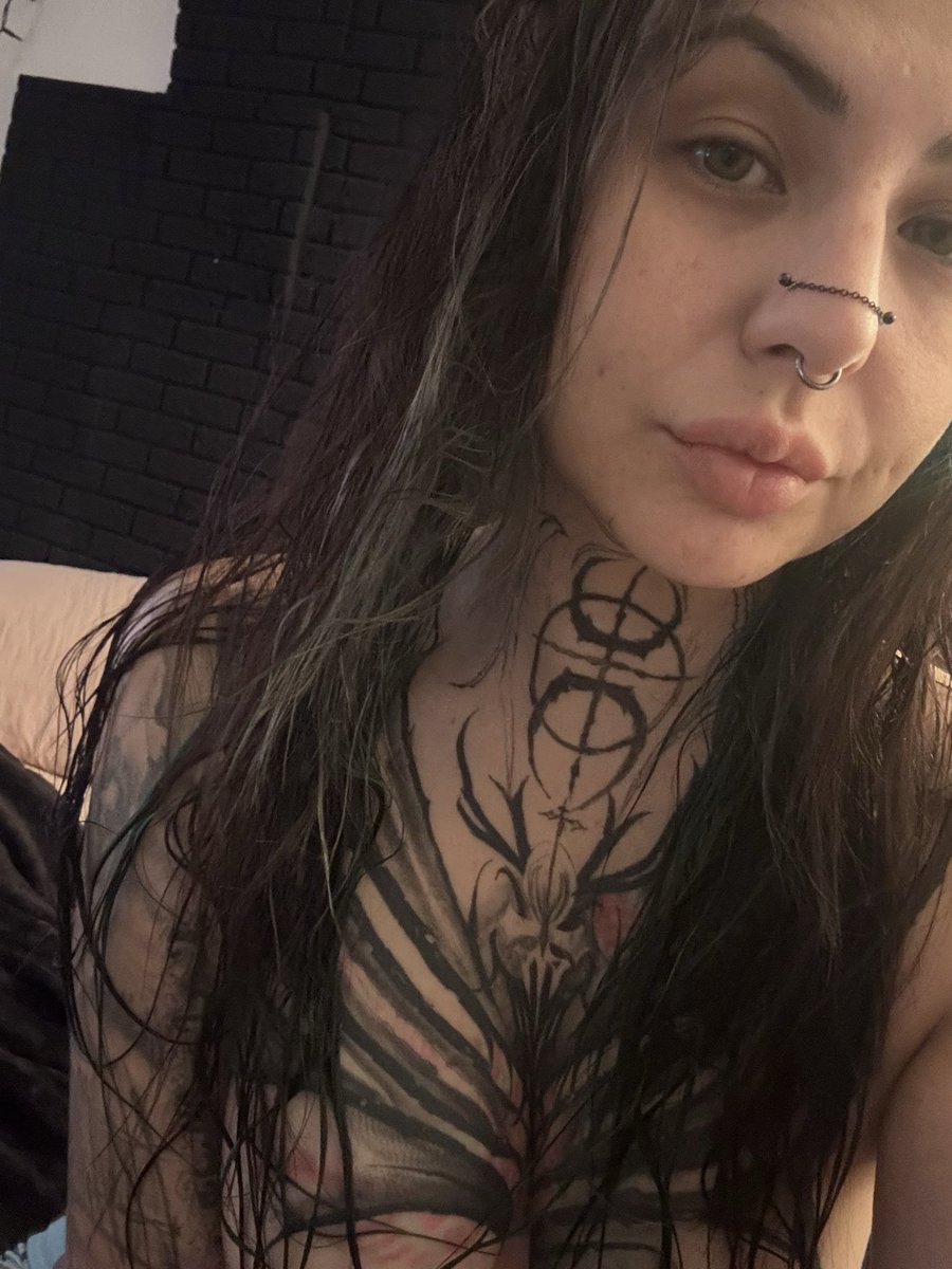 GoddessSixxx's tweet photo. New here, hiii!
Cashapp or Venmo? 
#tattooedbaddie #tattooedchest #paypigs #cashapp #venmo https://t.co/LZUy2lS7Gt