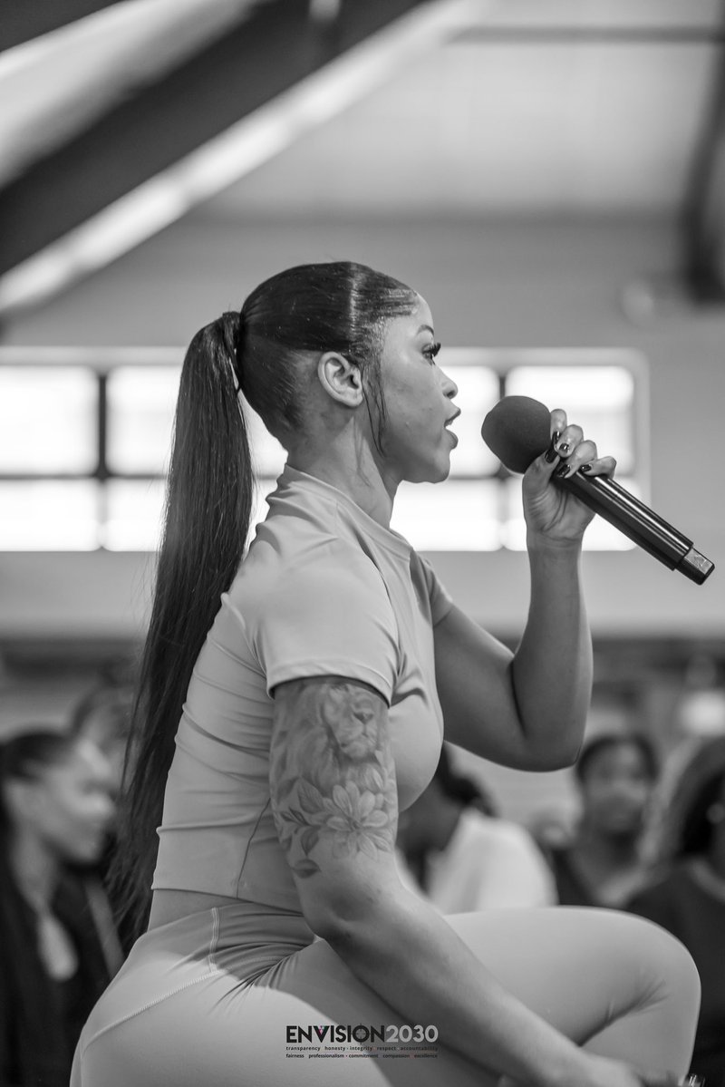 DUT_Tweets's tweet photo. A big thank you to physical trainer Sharon Gambu, keynote speaker at the Siyakhana Wellness Women’s Circle, for sharing her expertise and wellness insights with female students.

With her extensive experience and reach in promoting healthy living, Gambu encouraged students to prioritise their physical and mental well-being and make healthier lifestyle choices. 💜

📸 Photographer: S’bonelo Dlamini

#DUTProud #QhakazaLadiesNetwork #SiyakhanaWomensCircle #DUTStudents #CreativeDistinctiveImpactful