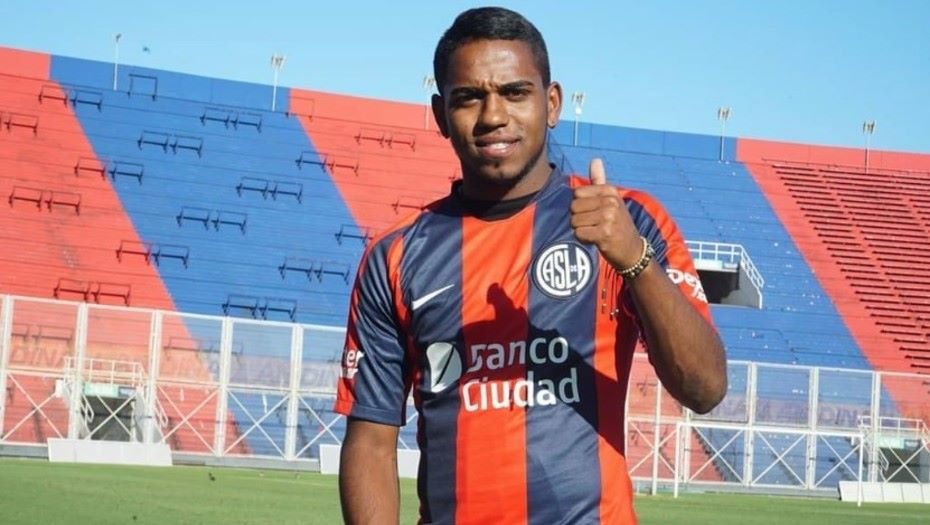 _Nawesele's tweet photo. @RefuerzosCASLA De la misma tierra de donde salio el mejor jugador que vistió esta camiseta los últimos 25 años https://t.co/v1C9LC12Tt