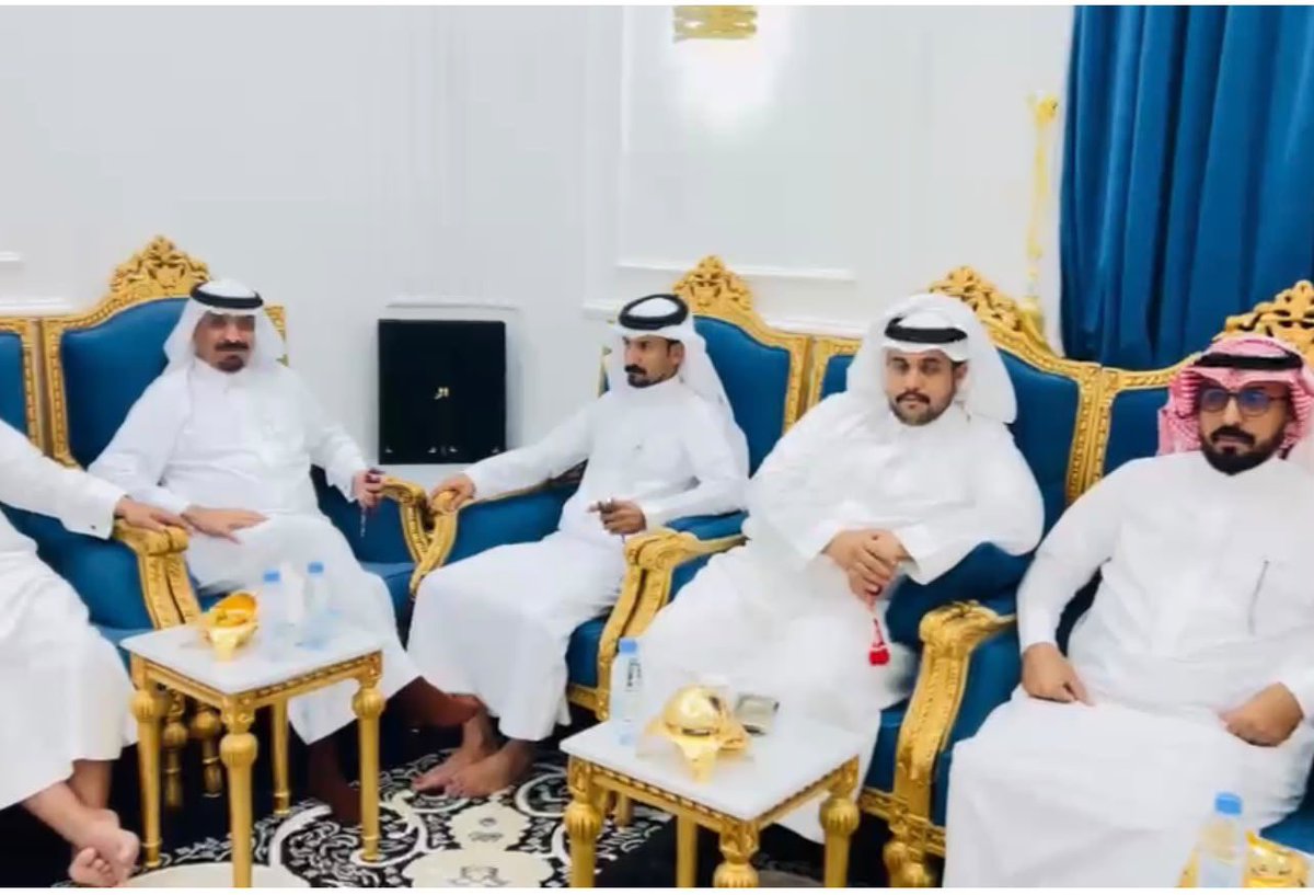 HBHZ148's tweet photo. #الشرقية_ @AsharqiaChamber في محافظة طريب بمنطقة عسير، لا يُعرف بيت رجل الأعمال الأستاذ عبيد بن سعيد آل جمعان بعنوانه فحسب، بل يُعرف بما يجسده من قيمٍ أصيلة؛ فهو مجلسٌ للكرم، وموئلٌ للوفاء، ووجهةٌ للمحبة، تُفتح أبوابه قبل أبوابه القلوب @a8111000 
هناك، لا يُستقبل الضيف بحفاوةٍ عابرة، بل يُحتفى به بما يليق بأهل الشهامة والمروءة، في صورةٍ مشرقة تجسد أصالة الإنسان السعودي، وتؤكد أن الكرم خُلُقٌ متوارث، وأن الوفاء يبقى أجمل ما يتركه الرجال في ذاكرة الناس.
@BdalhadyUmry 
هكذا تُصنع المكانة… وهكذا تبقى البيوت العامرة بالقيم عنوانًا للمحبة والاحترام. 
@mashaeill2030 
@bosalmanjo 
@orfan9 
@Oab_111