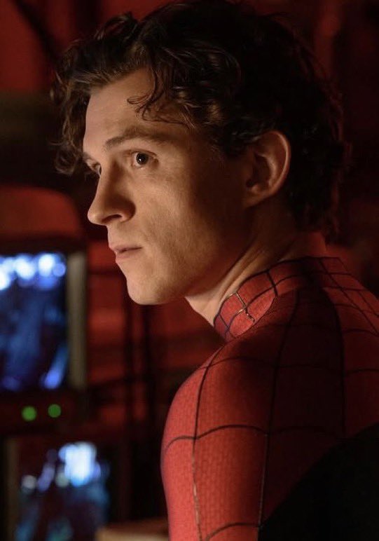 Elpaladin_rojo's tweet photo. Ya vi #SpiderMan Brand New Day y hay películas que entretienen y otras que se sienten como terapia. Está es ambas.

Refleja perfectamente cómo a veces nos escondemos en un personaje para no enfrentar lo que sentimos por dentro. Recomendadísima para ir a verla en soledad y🍿🖤🎬 https://t.co/q3AqSVwuhJ