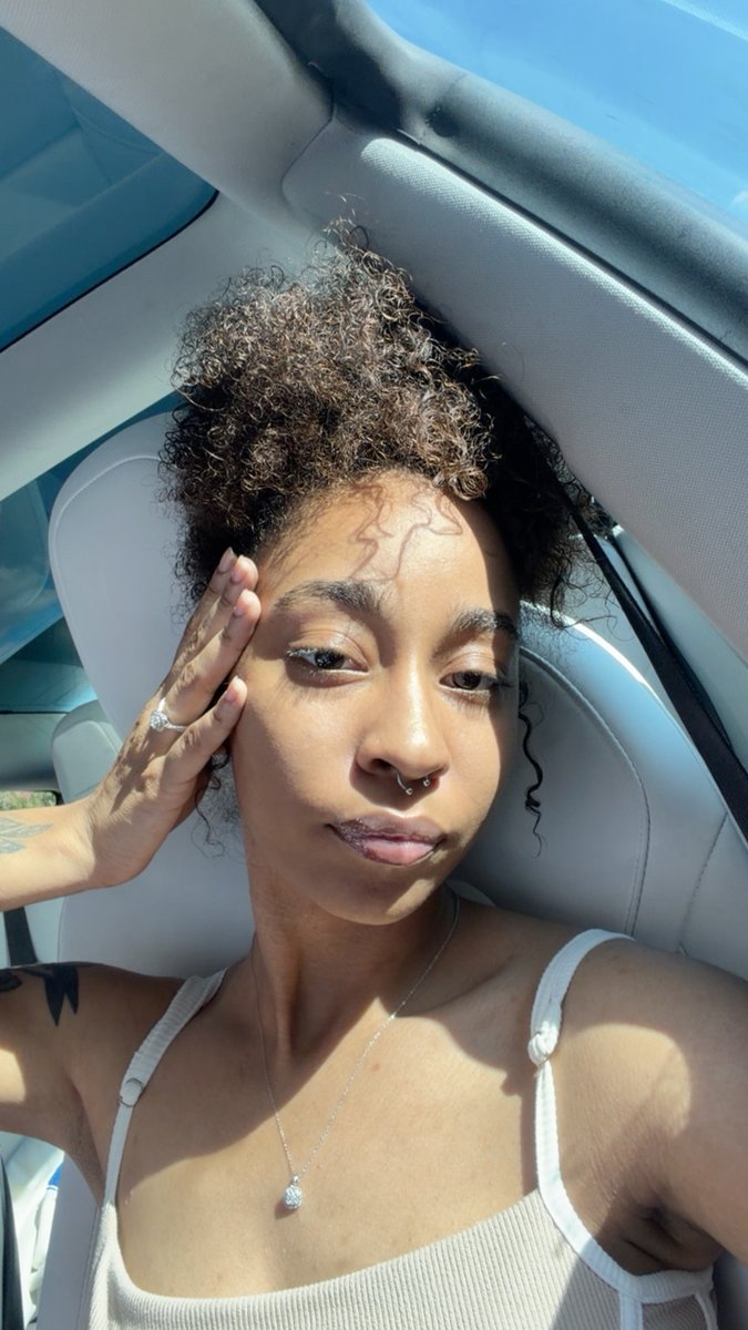 reddragon2x's tweet photo. would you take reddragon out on a date? https://t.co/GJfmYsPPiI