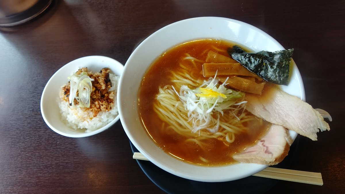 X7Q22's tweet photo. 夜勤明け。迎えに来てくれた旦那さんと朝ラー食べてきた。
煮干し中華そば八
美味しかった。
これから雨降るみたい。皆様今日もご安全に❇️
#煮干し中華そば八
#イマソラ https://t.co/fTw3tTGEwb