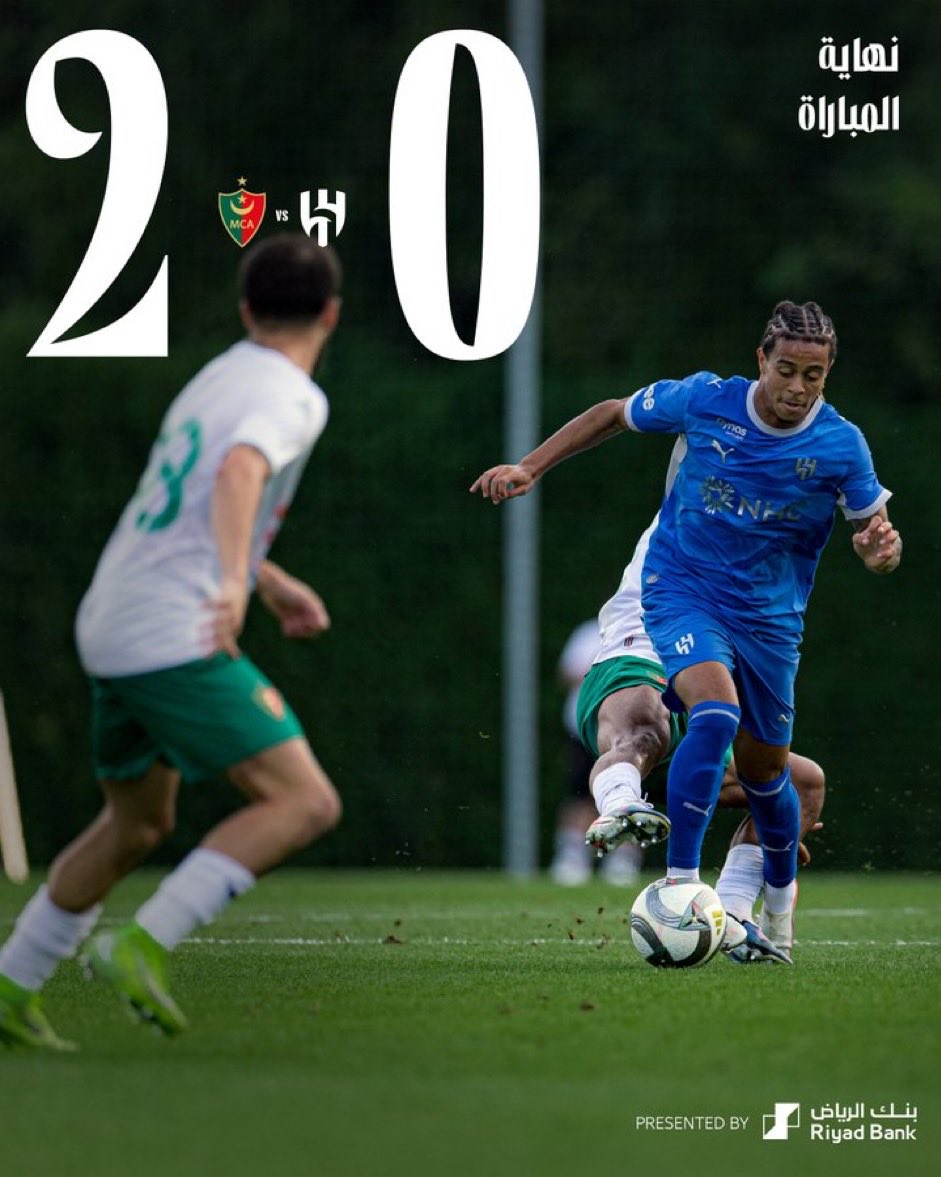 sauud2160's tweet photo. 🔵 نهاية ثالث مباراة ودية 
لـ #الهلال في النمسا
#الهلال_مولودية_الجزائر 
بغض النظر عن النتيجة الهلال تائه وبلا هوية واضحة المعالم وانزاغي يعبث بكل المفاهيم والقيم الفنية فالمهاجم يشركه في الدفاع والأيسر يضعه في اليمين والعكس
والأدهى والأمر أن من سيستبعده يشركه والأساسي يبعده.؟!! https://t.co/p4S0WPFydG