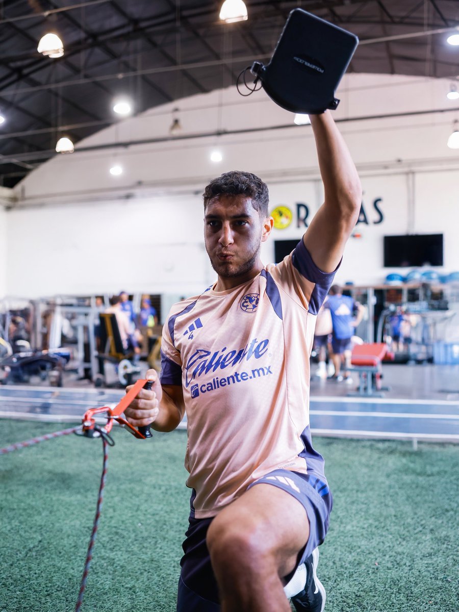ClubAmerica's tweet photo. Cada sesión cuenta. Vamos con todo al gym. 💪🦅⚽️ https://t.co/5xuYU6f2RR