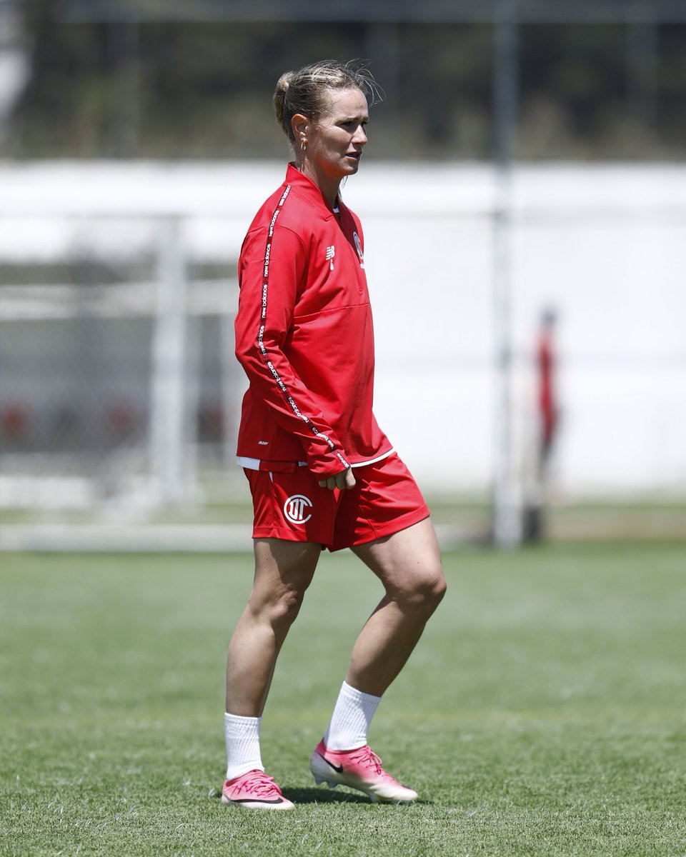 TolucaFemenil's tweet photo. Amandine, preparada para un nuevo torneo 🇫🇷❤️‍🔥 https://t.co/h5uEZrf2Bd