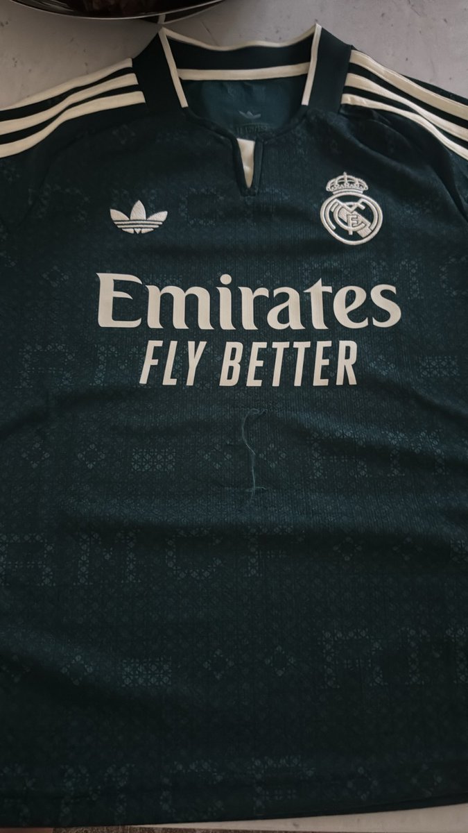 mayemuriel's tweet photo. @adidas  dos playeras nuevas de mi hijo,  jaladas el primer día de uso. Son niños deberían de cuidar la calidad y por ese precio les deberían de durar 4 años o más https://t.co/c3BDIFWwc6