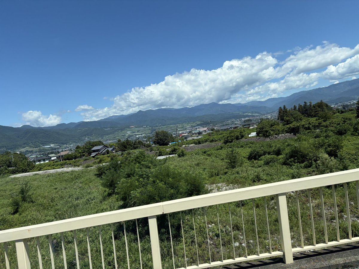 TonichiTravel's tweet photo. おはようございます！東京都北区🌤️

昨日は山梨方面の日帰り添乗だったのですが、
天気予報がいい意味で外れて超晴れ超猛暑！
過酷な暑さでしたが空が青く、雄大な山々が見渡せて気分も晴れました✨

今日もよろしくお願いします！
#企業公式相互フォロー
#企業公式夏のフォロー祭り https://t.co/0yNBMdu9kd