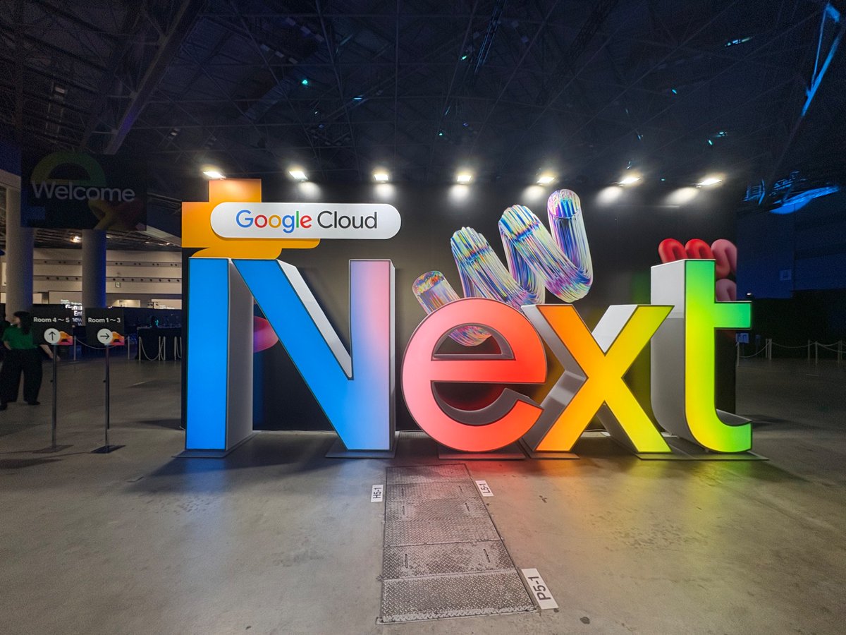 rarpipipi's tweet photo. 到着！クッションもらえた🙌
 #GoogleCloudNext https://t.co/fwupIhPUVx