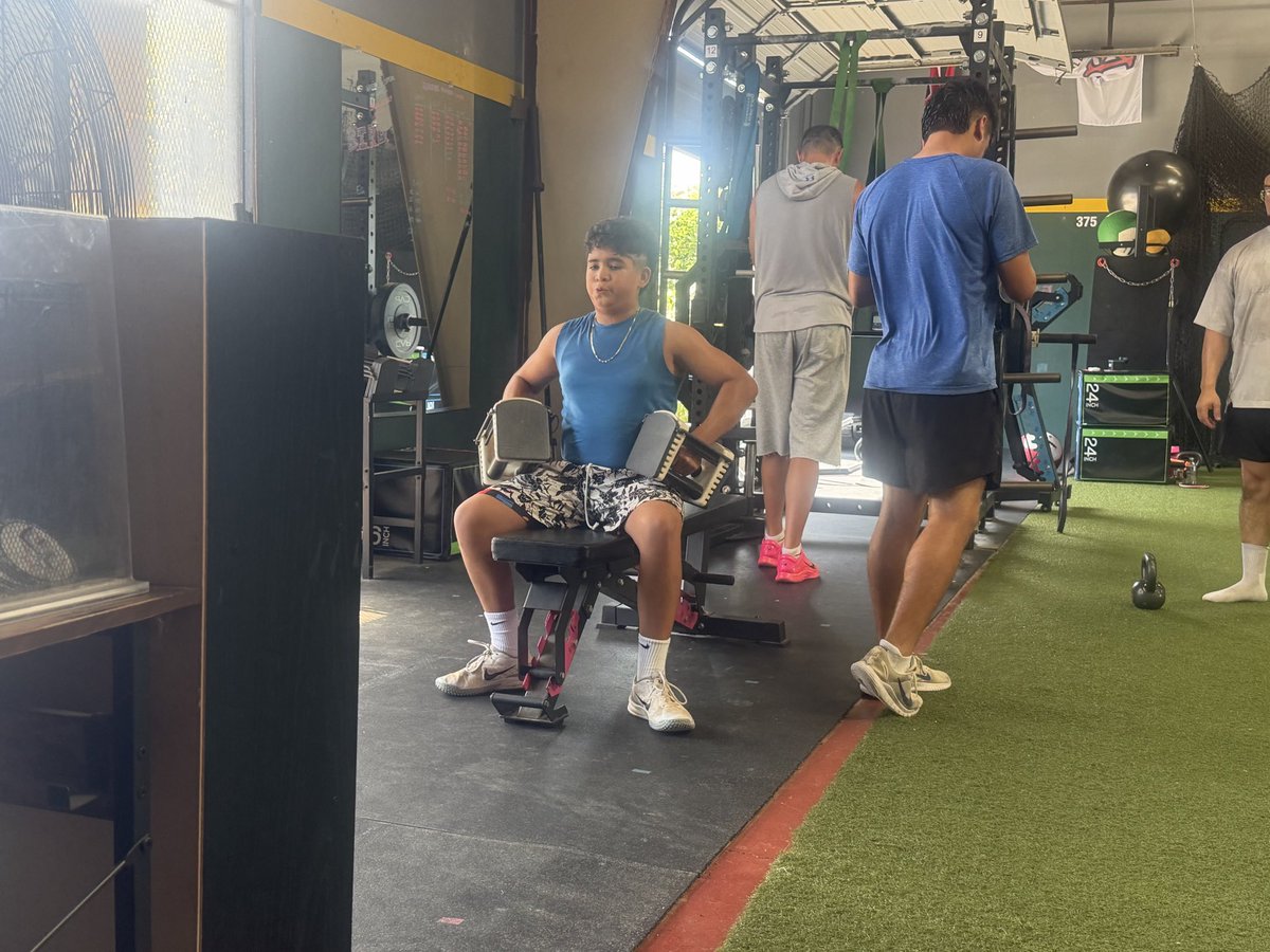 Is_rojas12's tweet photo. The Grind continues 💪🏽 #grind #summer #process #train #workouts https://t.co/x3BGGVOxBU