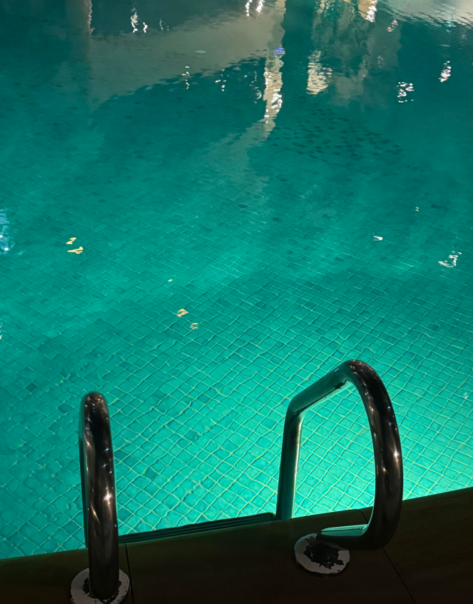 Sarahops2's tweet photo. I really enjoy the tranquility of swimming alone late at night. In this serene body of water I feel completely relaxed This is the best way to pamper myself after a hard days work https://t.co/sMNtFZfuux