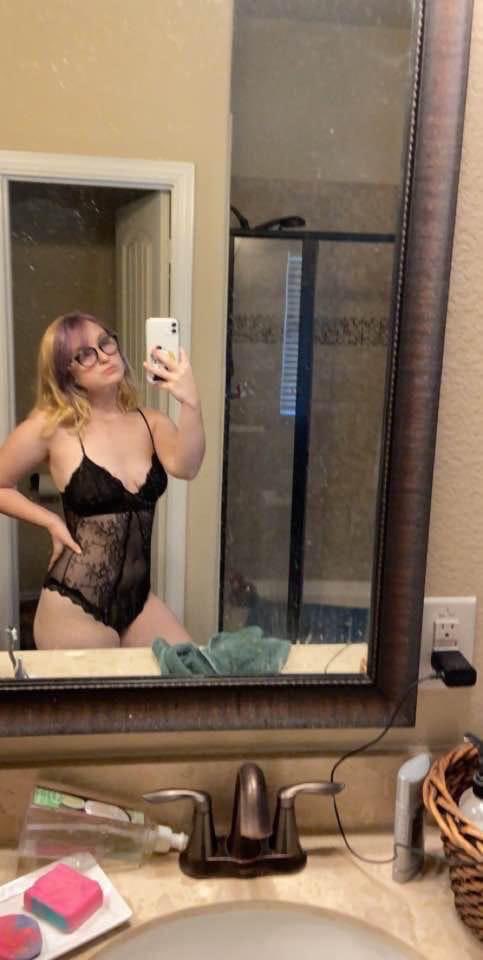 MariaKate44's tweet photo. 🥶🥶💦💦🍆🍆
F20 who wants to fuck my tight pussy while stroking my hair https://t.co/m0AlcJ2BNh