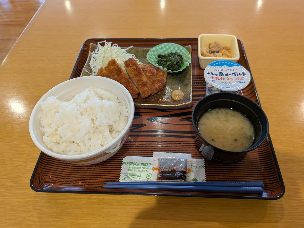 morikawa2306's tweet photo. おはようございます🌄
27日㈪夕食(晩酌付き)は一本木の新鮮屋オダギリ惣菜ほか🍺🥗
28日㈫昼食は徳間のてんや上天丼大盛とん汁1000円
29日㈬同は立町の信州医療センター内食堂日替わり定食大盛700円
でした～😄😁 https://t.co/sqVRNolM16