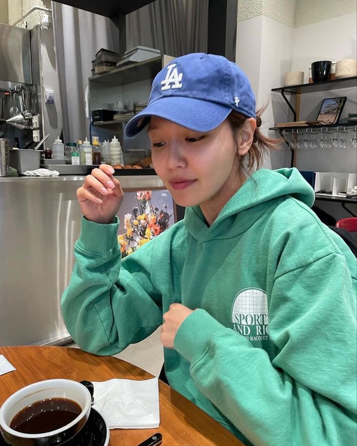 socyoungc's tweet photo. Good morning, Sootuals! ☺️

Have a good day~ what’s your go-to morning drink that always lifts your mood? For me, it’s hot Americano. 😊☕️ https://t.co/HDJxbXIwRd