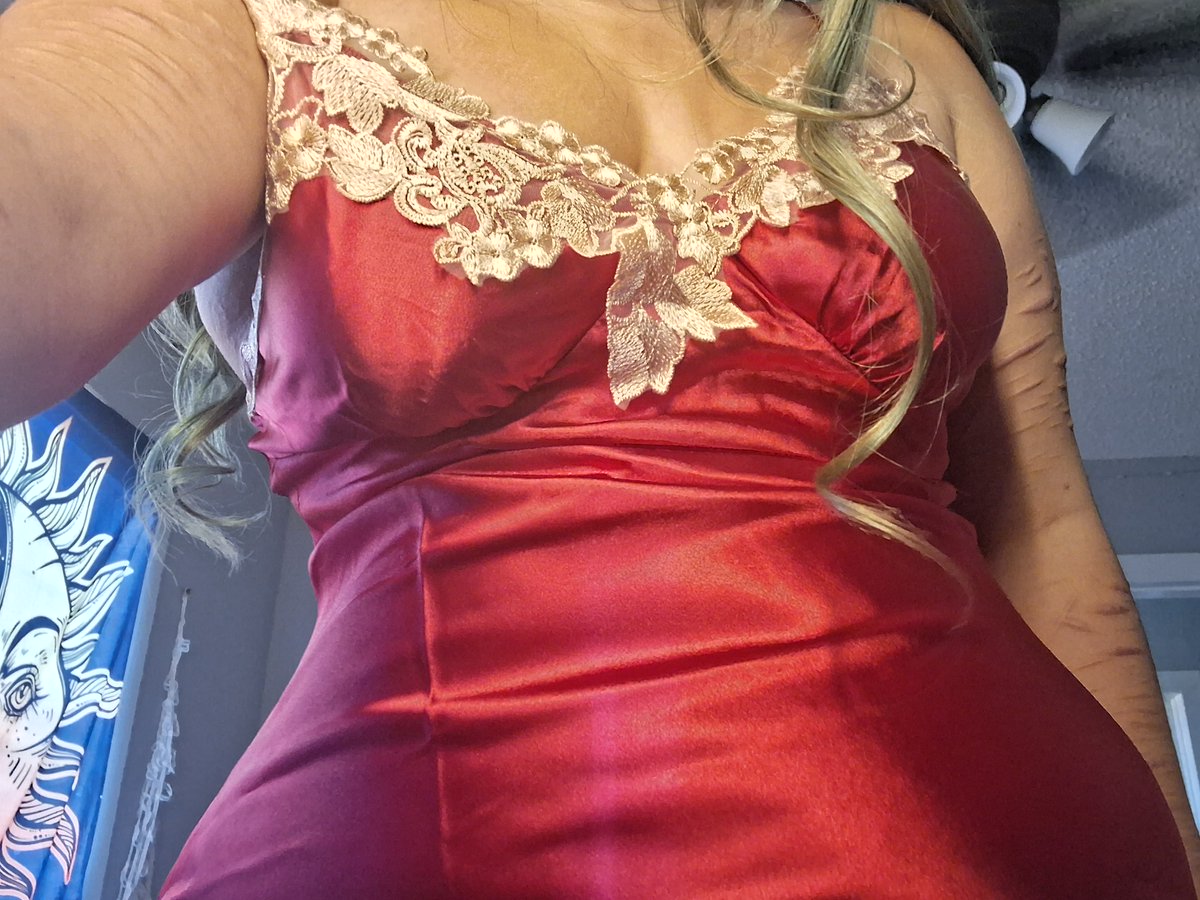 peculiarfoid's tweet photo. bc also my bf bought me a pj set https://t.co/GsVlL4Q6AA