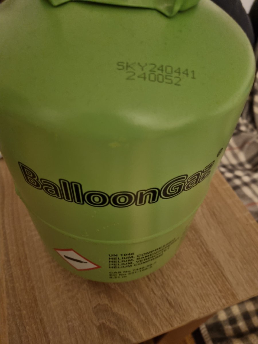 humanballoon22's tweet photo. Now a bit helium🎈🤭
#belly #bellyinflation #airbelly #inflatedbelly #humanballoon #biginflatedbelly https://t.co/2GfISW9m9I