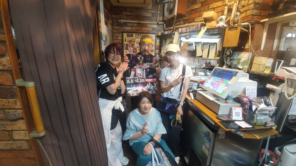 marvelous120888's tweet photo. #ミスターデンジャー さんに
#マーベラスプロレス 8.8/12.20のポスターを貼らせて頂きました

ステーキ相変わらずの柔らかさ
美味しすぎて300gじゃ全然足りない

平日の夕方18時半で🈵
ウエーティングもかなり

松永さんお忙しい中
ありがとうございました

フランスから帰国中のお友達も大喜び♥️ https://t.co/r08w5OU21m